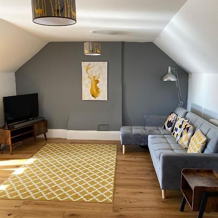 Stylish Georgian Apartment In An Ideal Location Норт Уолшам Екстериор снимка