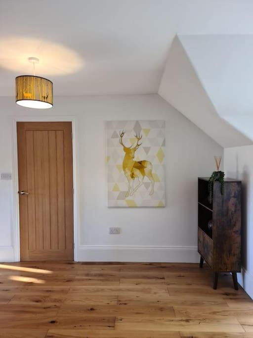 Stylish Georgian Apartment In An Ideal Location Норт Уолшам Екстериор снимка