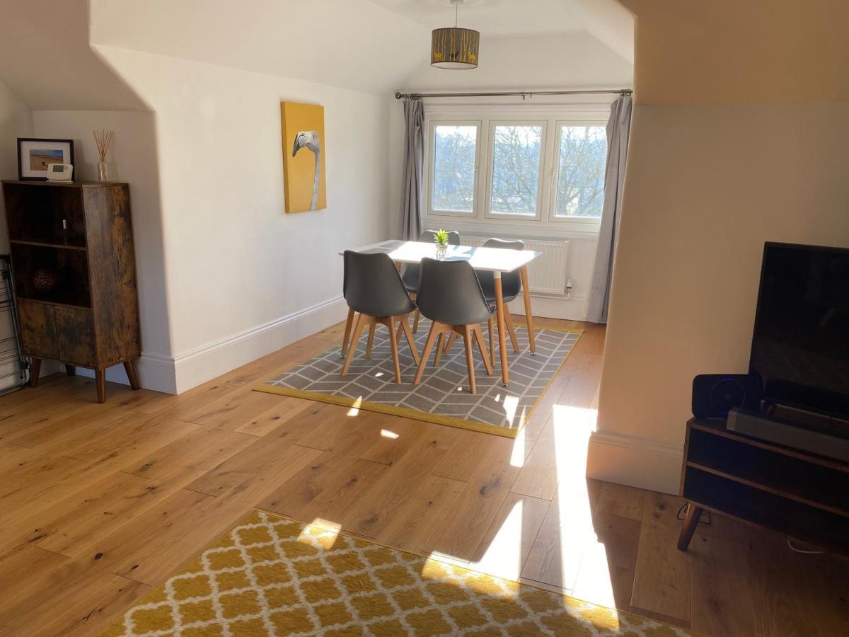 Stylish Georgian Apartment In An Ideal Location Норт Уолшам Екстериор снимка