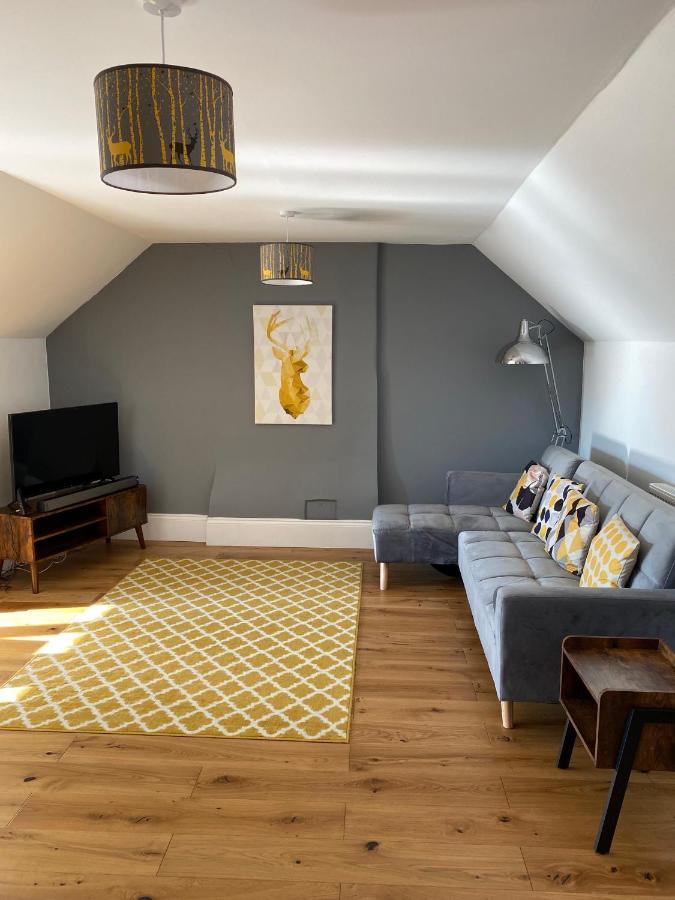 Stylish Georgian Apartment In An Ideal Location Норт Уолшам Екстериор снимка